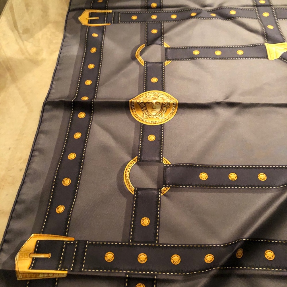 🖤💛VERSACE 🖤💛 - Picture 11 of 13